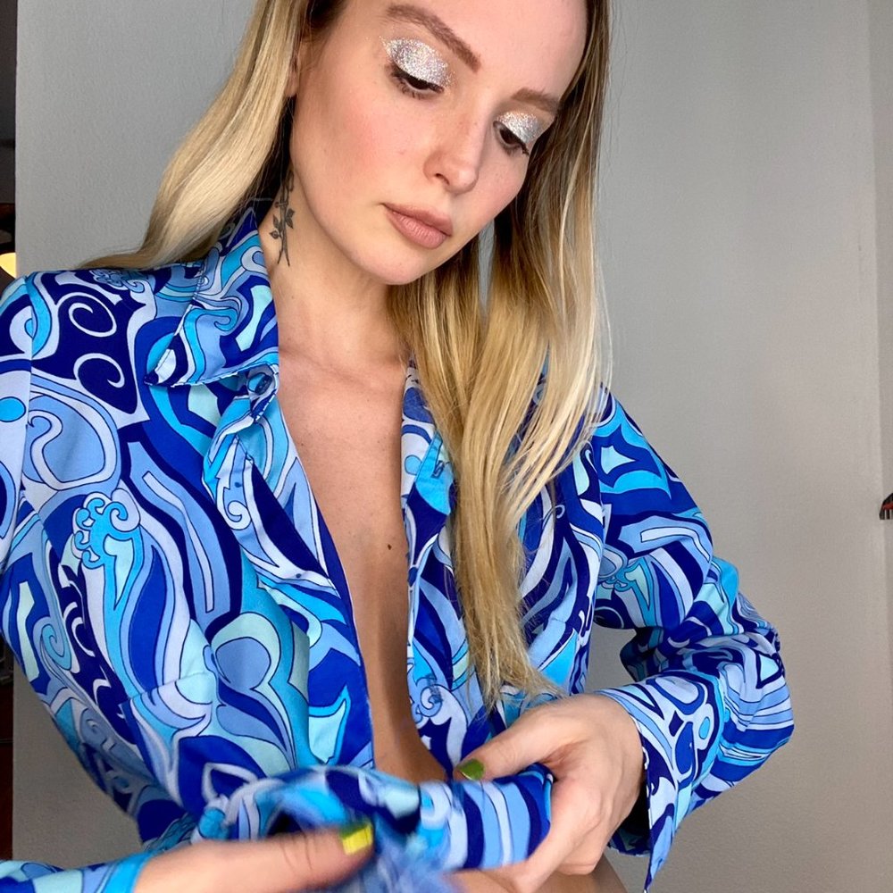 Vintage 90s/y2k Long Sleeve Button Down with print
